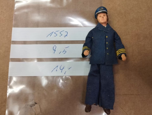 Figur 9 5 cm - ---,